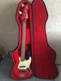 Gitara basowa z futerałem