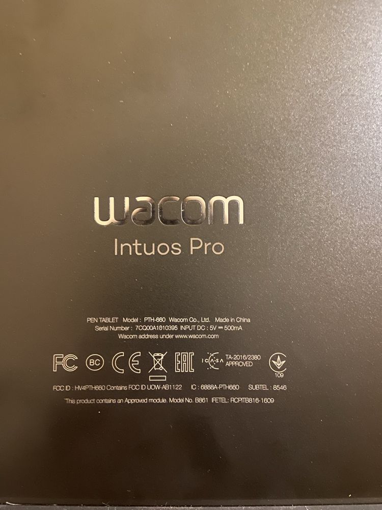 Графічний планшет Wacom Pro розмір М з пером.