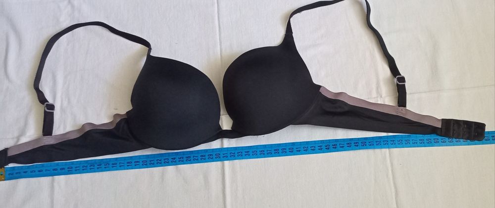 Нижня білизна, бюстгалтер