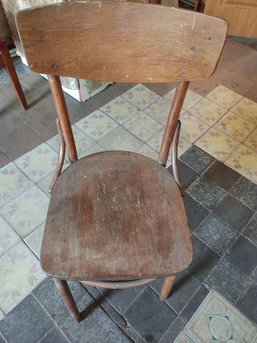 Продам коврик, кухонные,венские стулья под реставрацию.