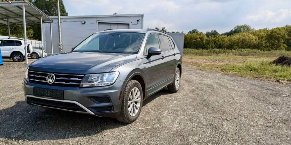 Volkswagen tiguan  2020 року