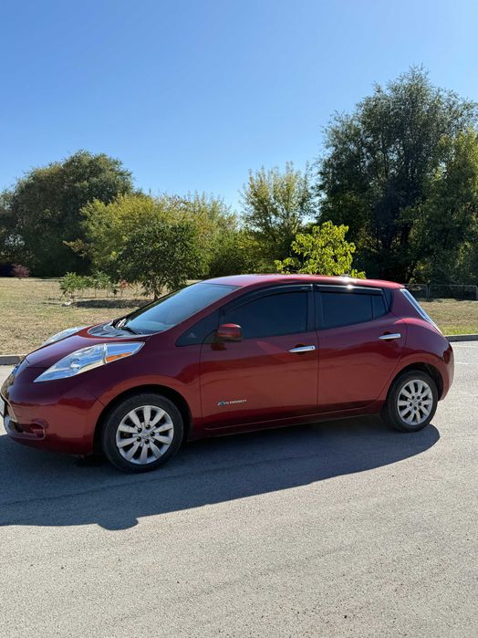 Продам Нисан Лиаф , Nissan Leaf , 2013 год