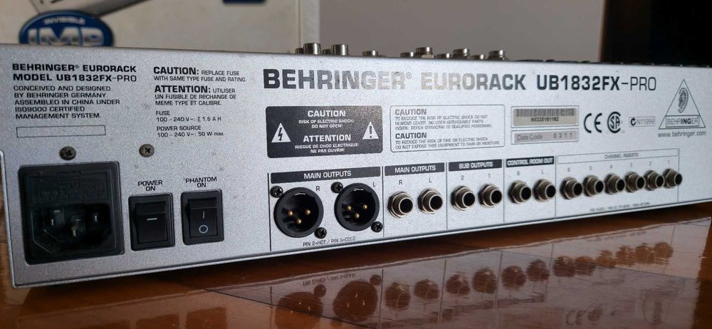 Behringer Eurorack UB1832FX Pro