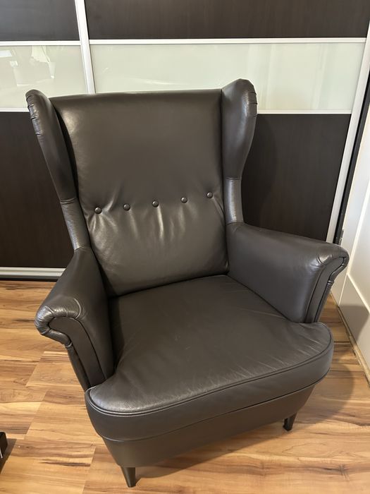 Fotel uszak Ikea Strandmon brązowy