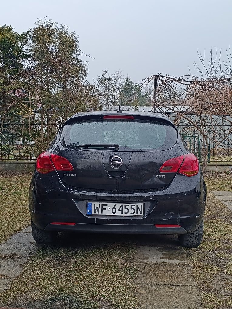Opel Astra 1.7 CDTI 2011 – 6-biegów, klima, tempomat