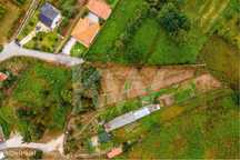 Terreno c/ 1420 m2 | Moradia térrea | 4 frentes | Centro Parada de Tod