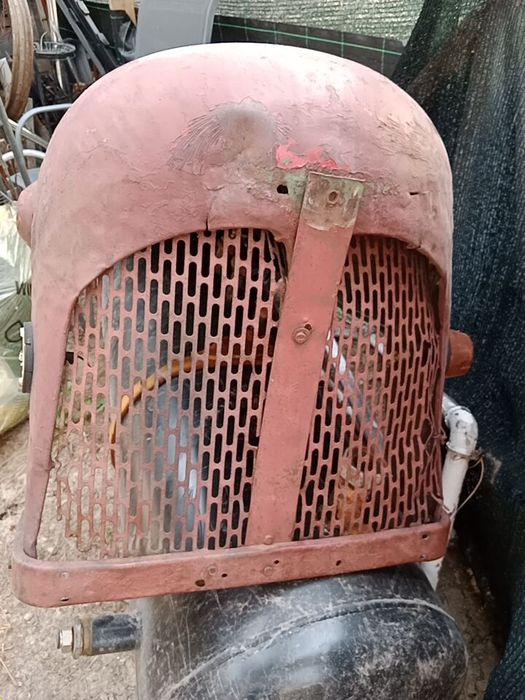 Maska ciągnika C328