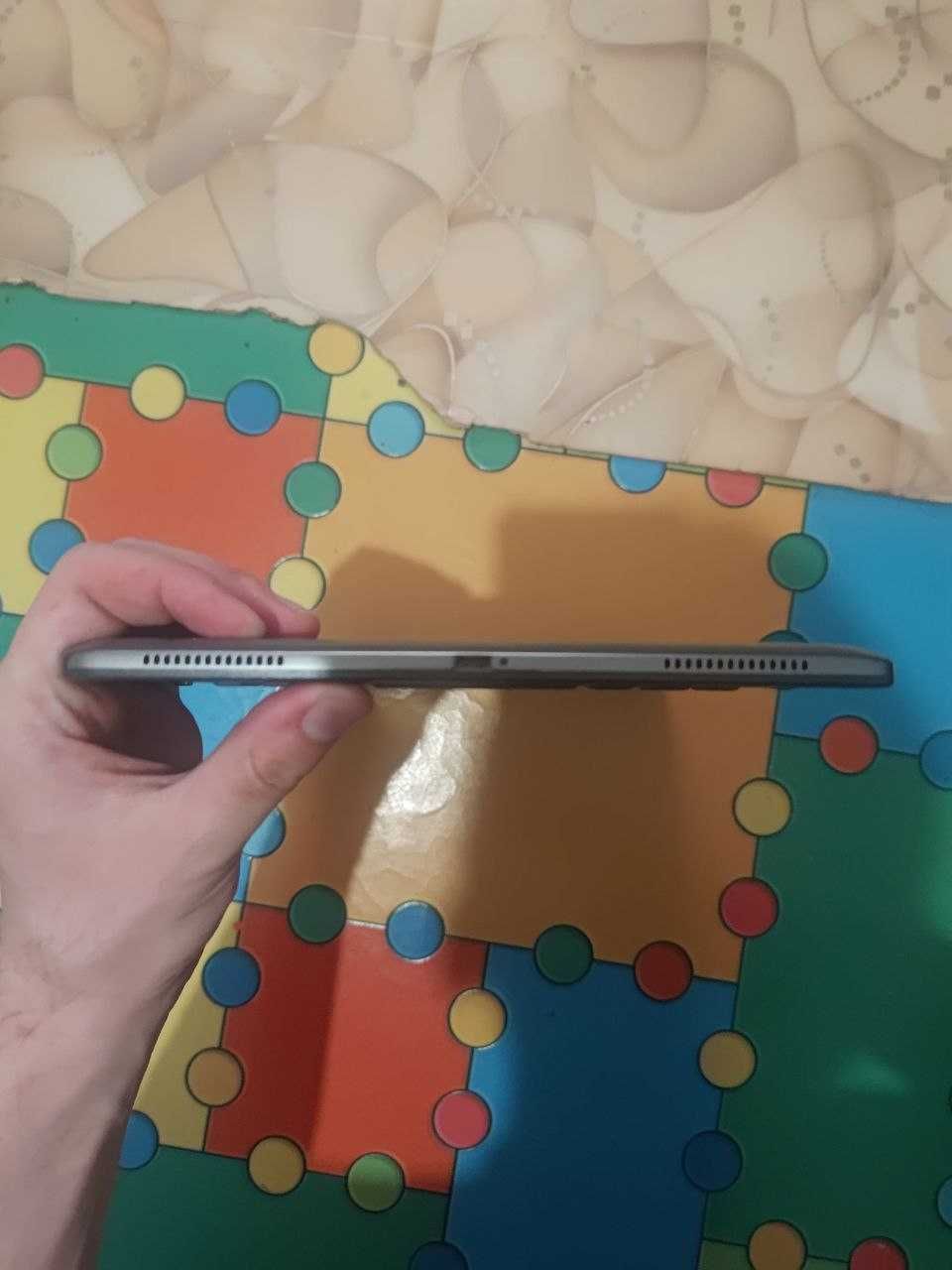 Продам електронну книгу Kindle DX 10 дюйм