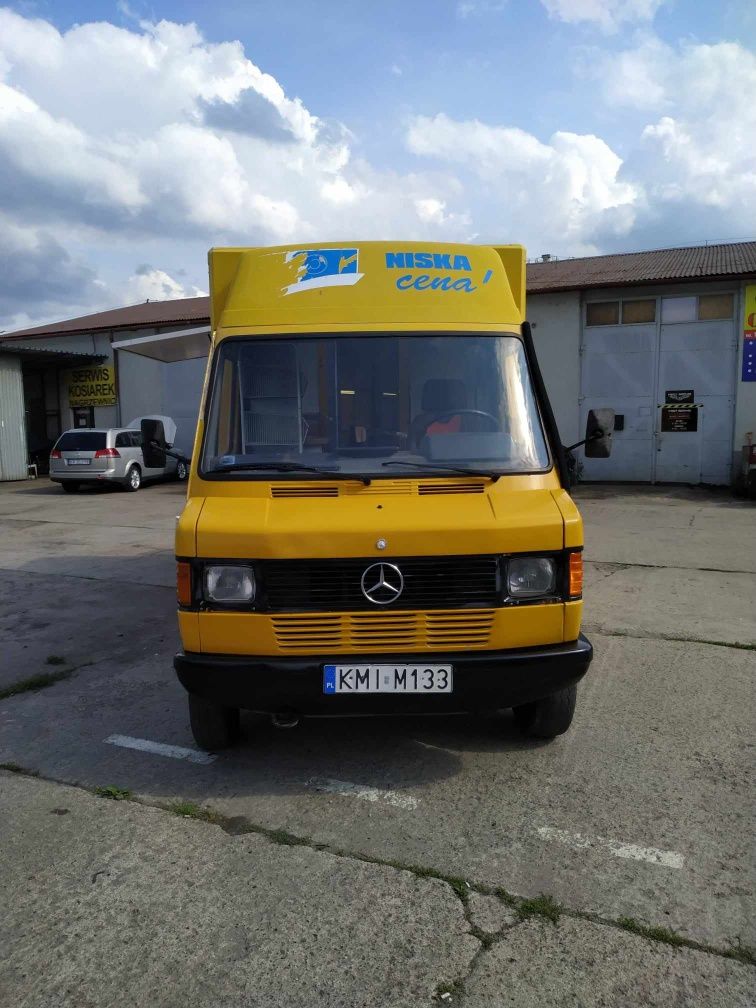 Mercedes kaczka 308D food truck