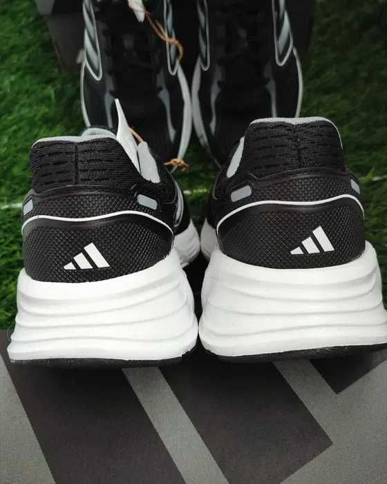 Оригінальні кросівки Adidas