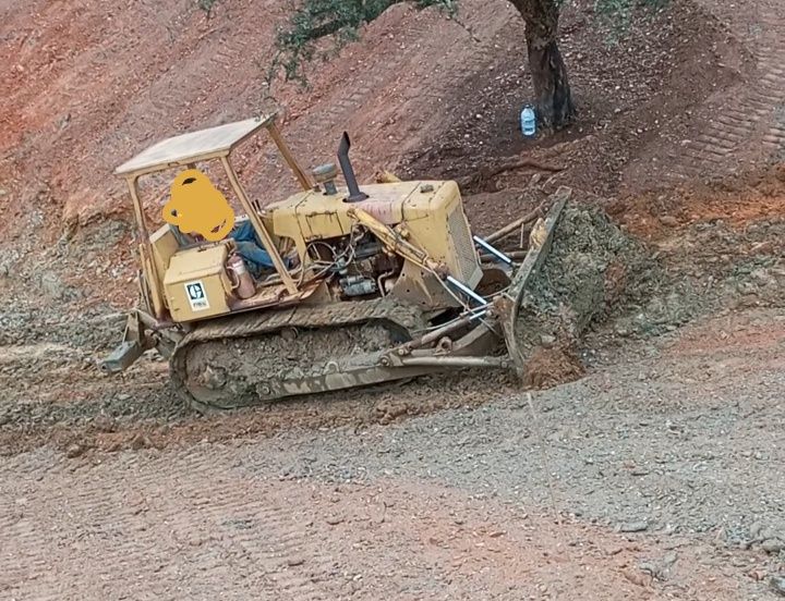 Caterpillar D4E com lâmina