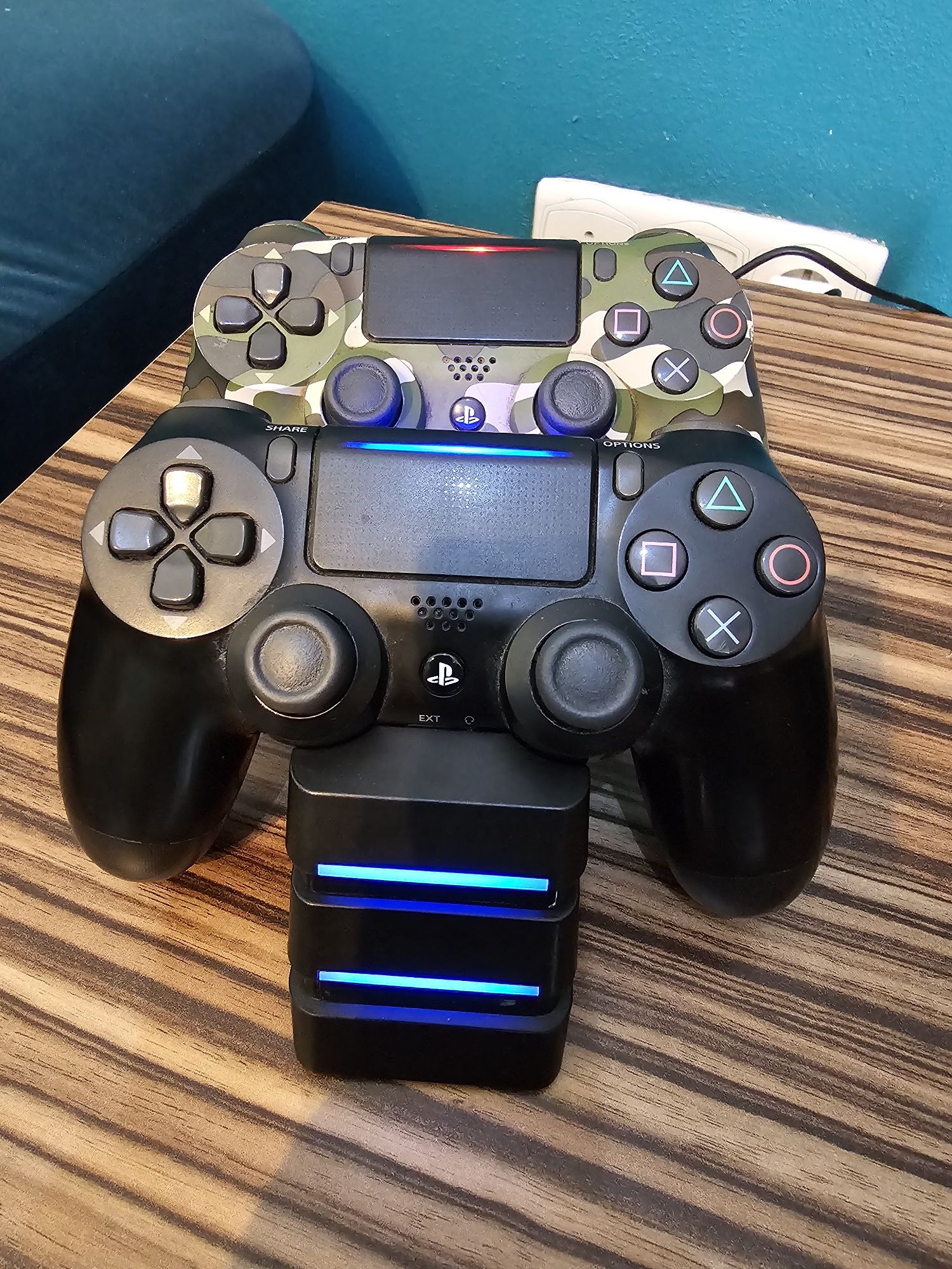 PlayStation 4 Pro 1TB 2 pady plus 2 gr odbiór tylko osobisty y