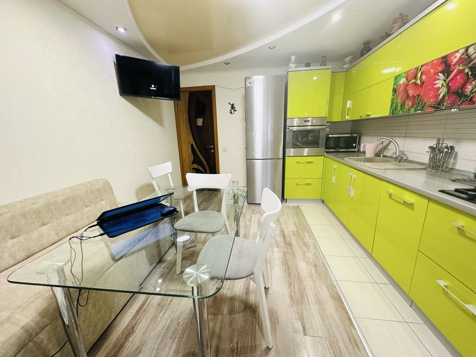 5 Черемушки/Бреуса,уютная квартира 89м с ремонт,кухня 14м,все остается