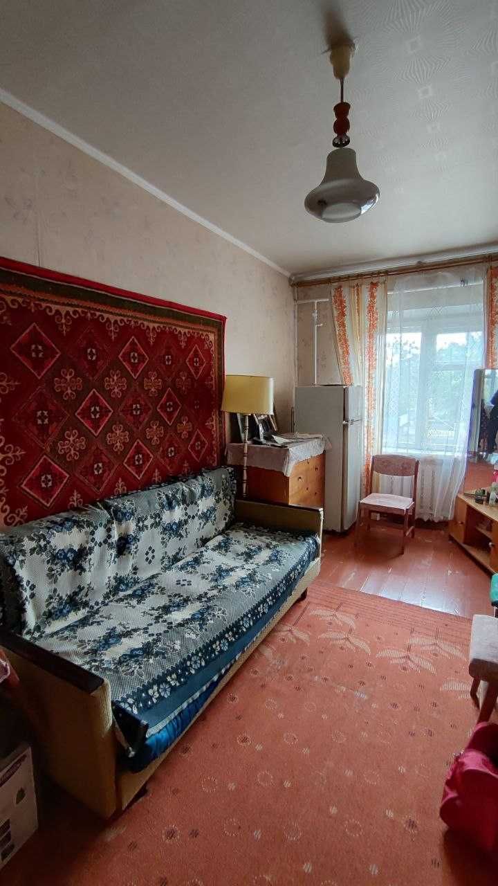 Продам 3-х кімнатну   квартиру м. Зміїв
