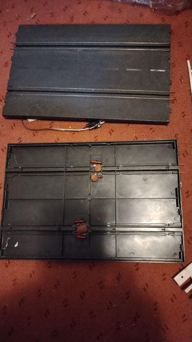 Tor wyścigowy z samochodami dla majsterkowicza