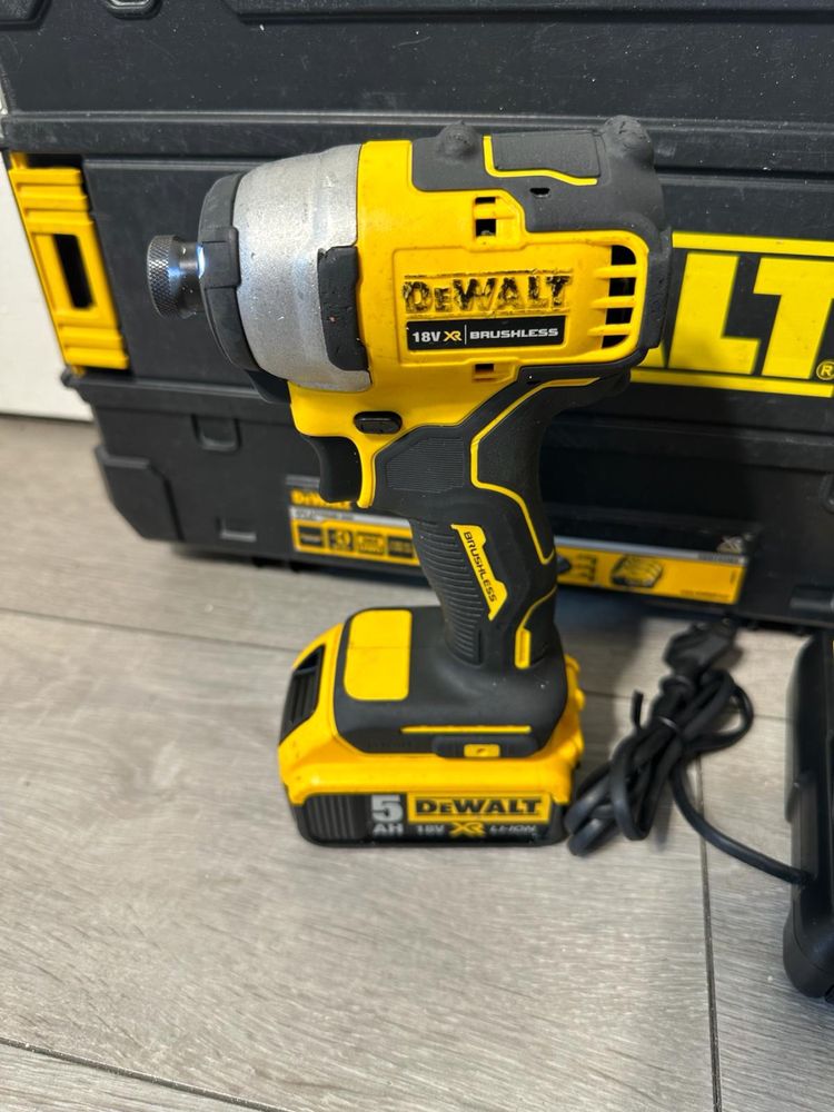 DEWALT безщітковий акум. Імпакт DCF809