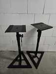 Stojaki pod monitory studyjne Boston