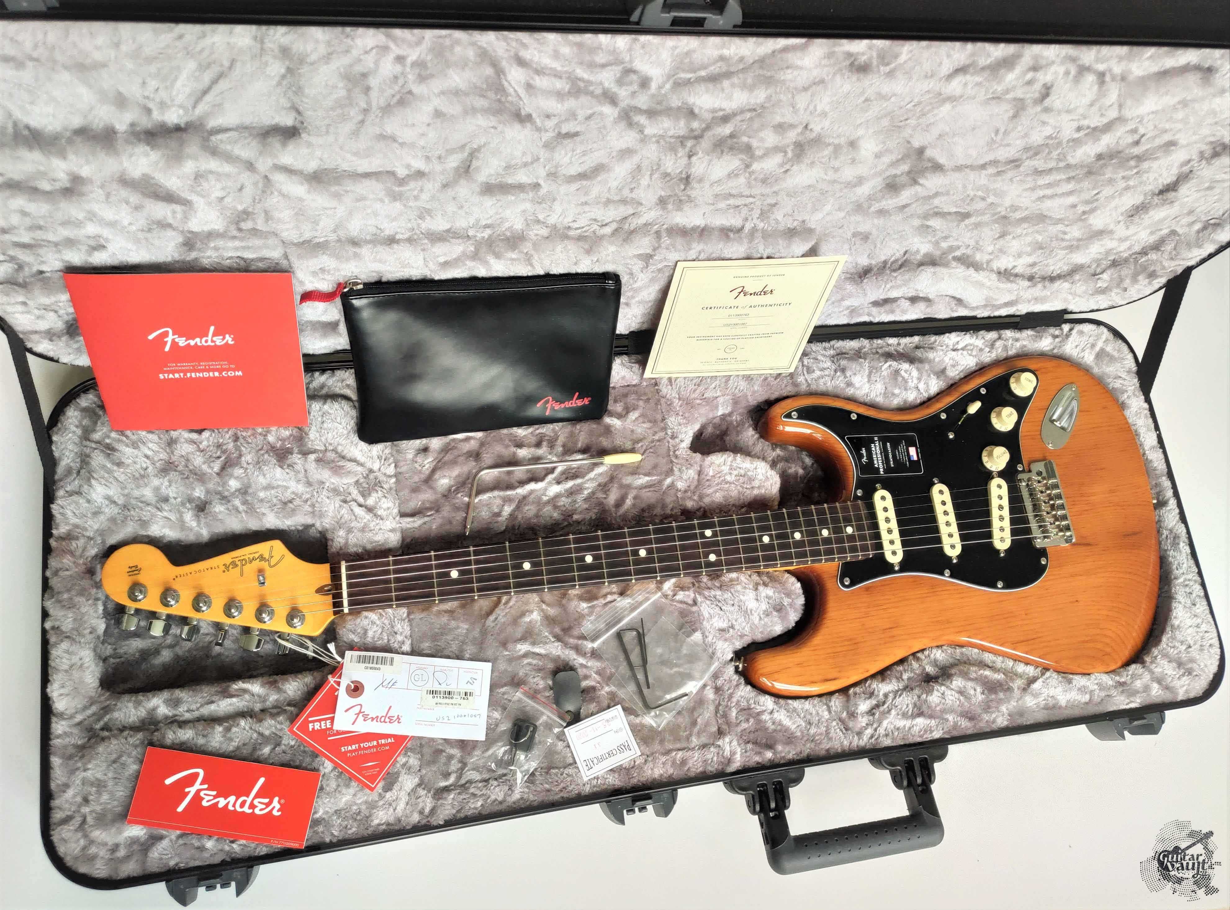 Нова Fender® American Professional II Stratocaster® '2021 Roasted Pine