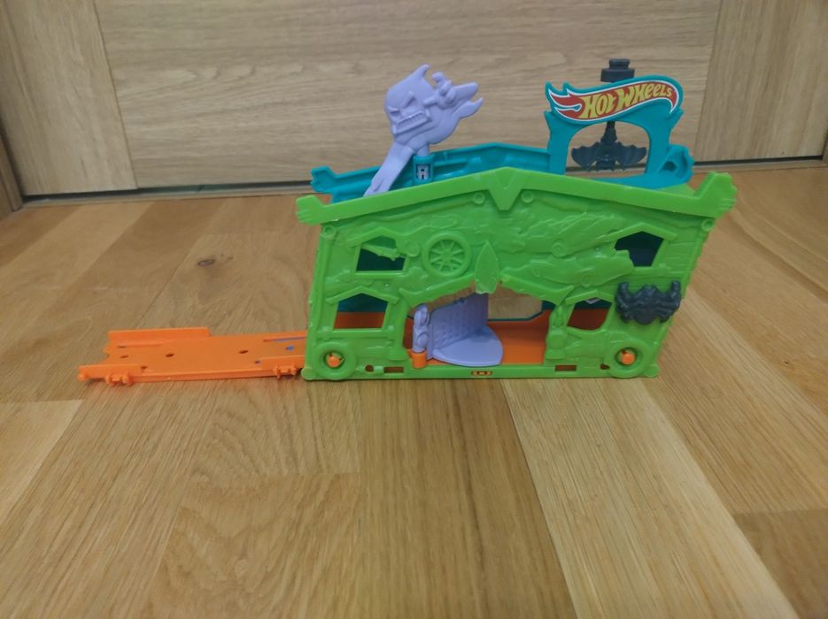 Dom strachu Hot Wheels