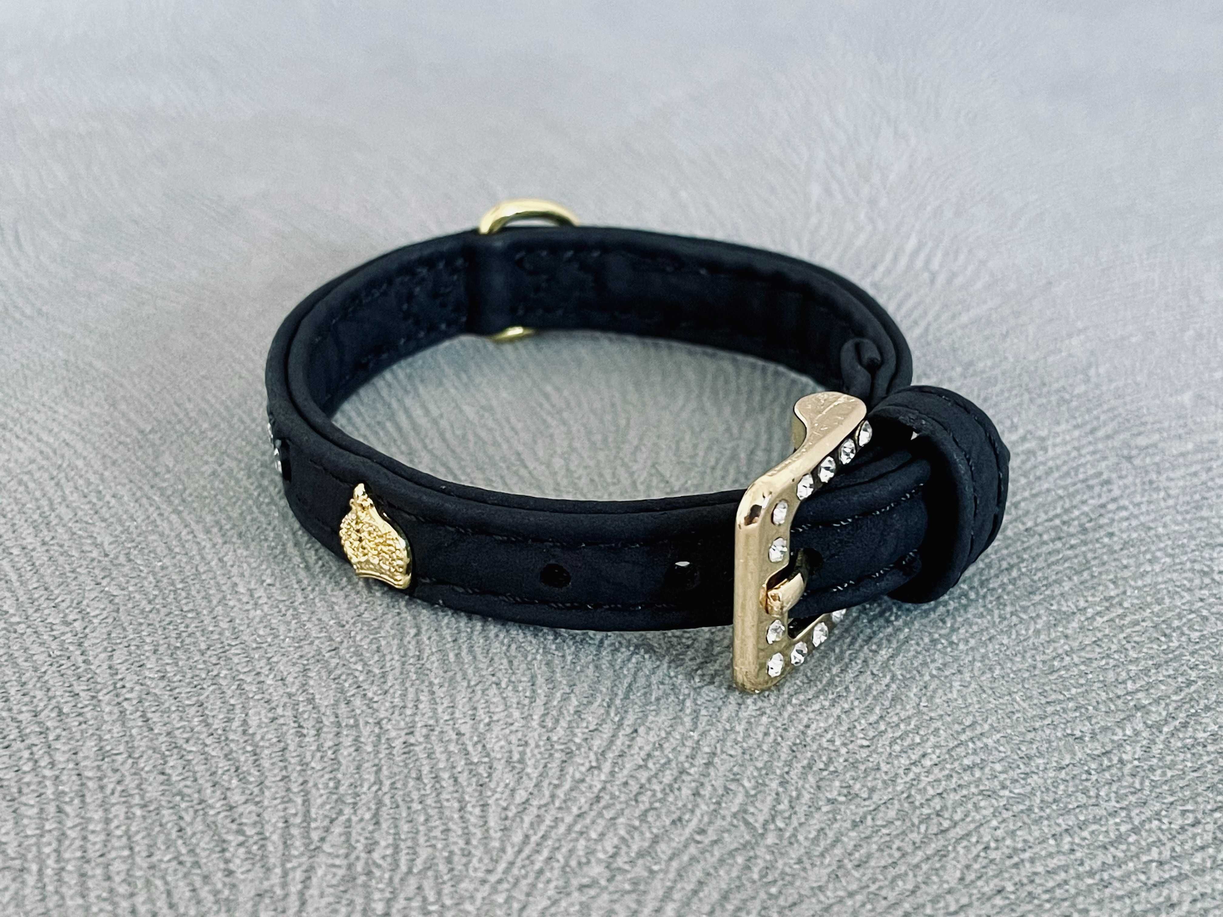 Obroża elegancka, czarna z cyrkoniami i złota korona, 19cm ost.dziurka