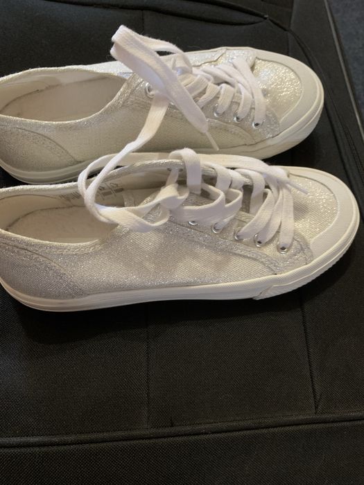 Продам мокасини нові обувала один раз не підійшов розмір, дуже  гарні