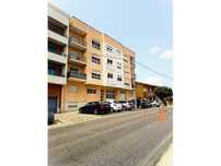 Garagem com 271m2 em Agualva