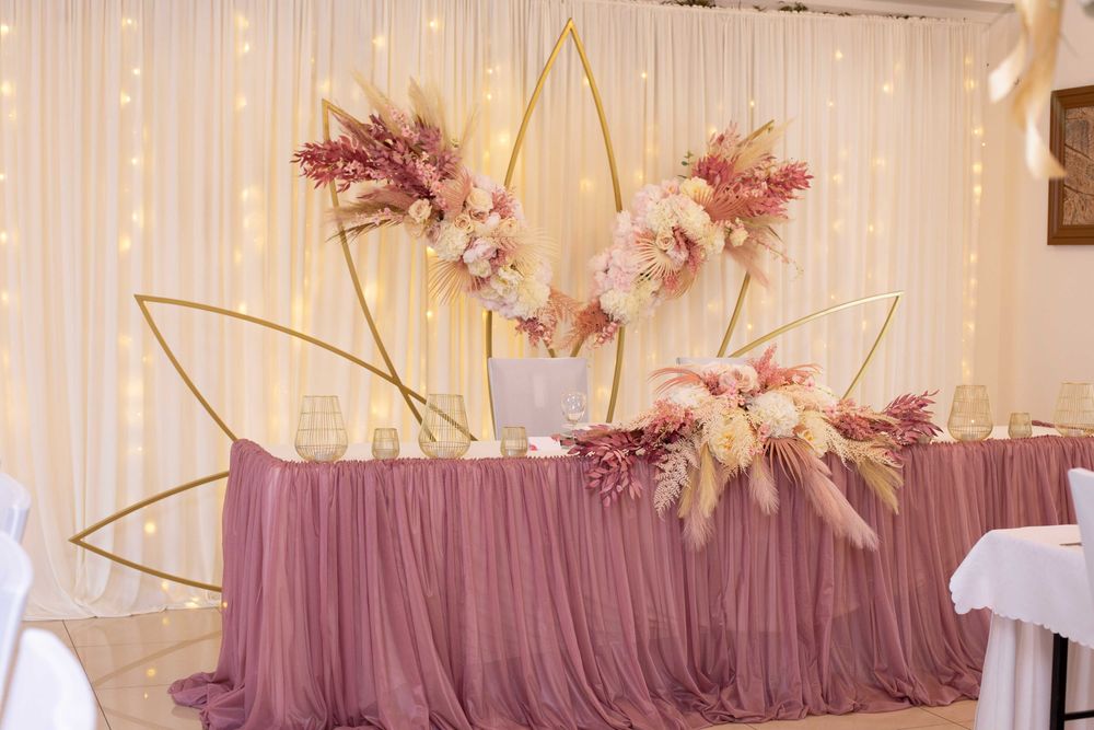 ścianka LOTOS wynajem ślubna dekoracja ekran stelaż fotościanka tło