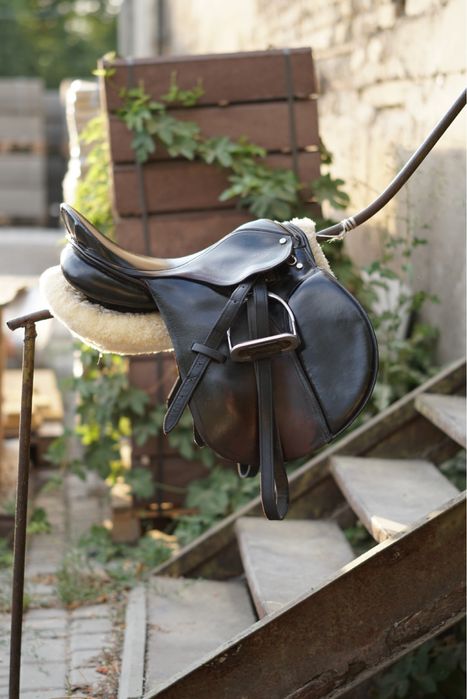 Сідло на коня Седло на лошадь