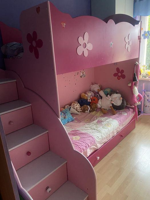 Łóżko piętrowe ze schodkami szuflady