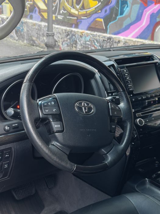 Toyota Land Cruiser 200 рестайлінг