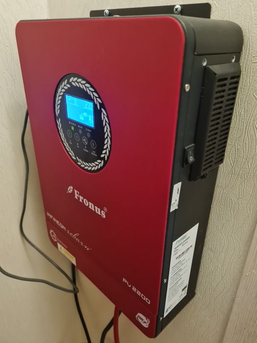 Інвертор гібридний 1800 wt синус 12 вольт  плюс акум 300 ампер н