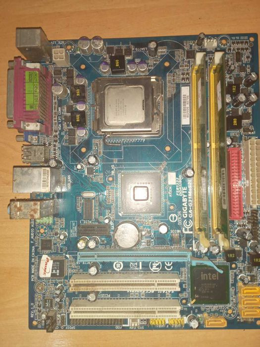 ЛОТ.ПК КОМПЛЕКТУЮЧІХ: 2 Мат.Плати,БП, дисководи ТОРГ