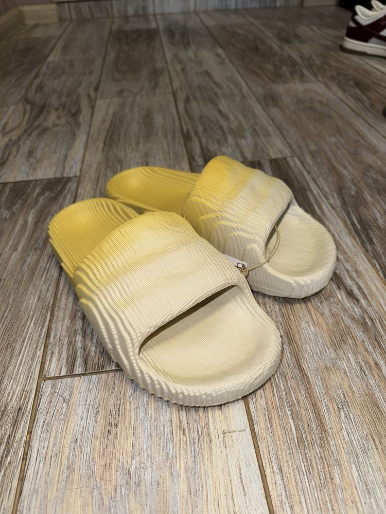 Тапки Adidas Adilette 22 (жовто-білі)