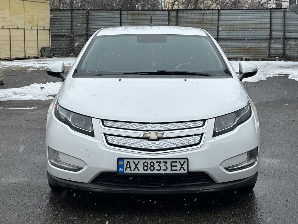 Chevrolet Volt плагин гибрид семейное авто