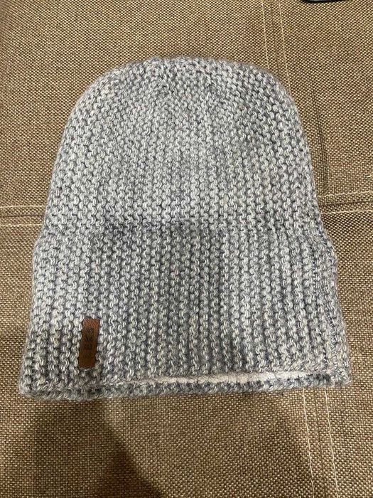 Шапка сіра жіноча