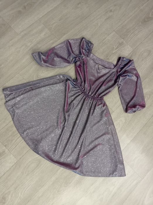 Платье нарядное,блестящее