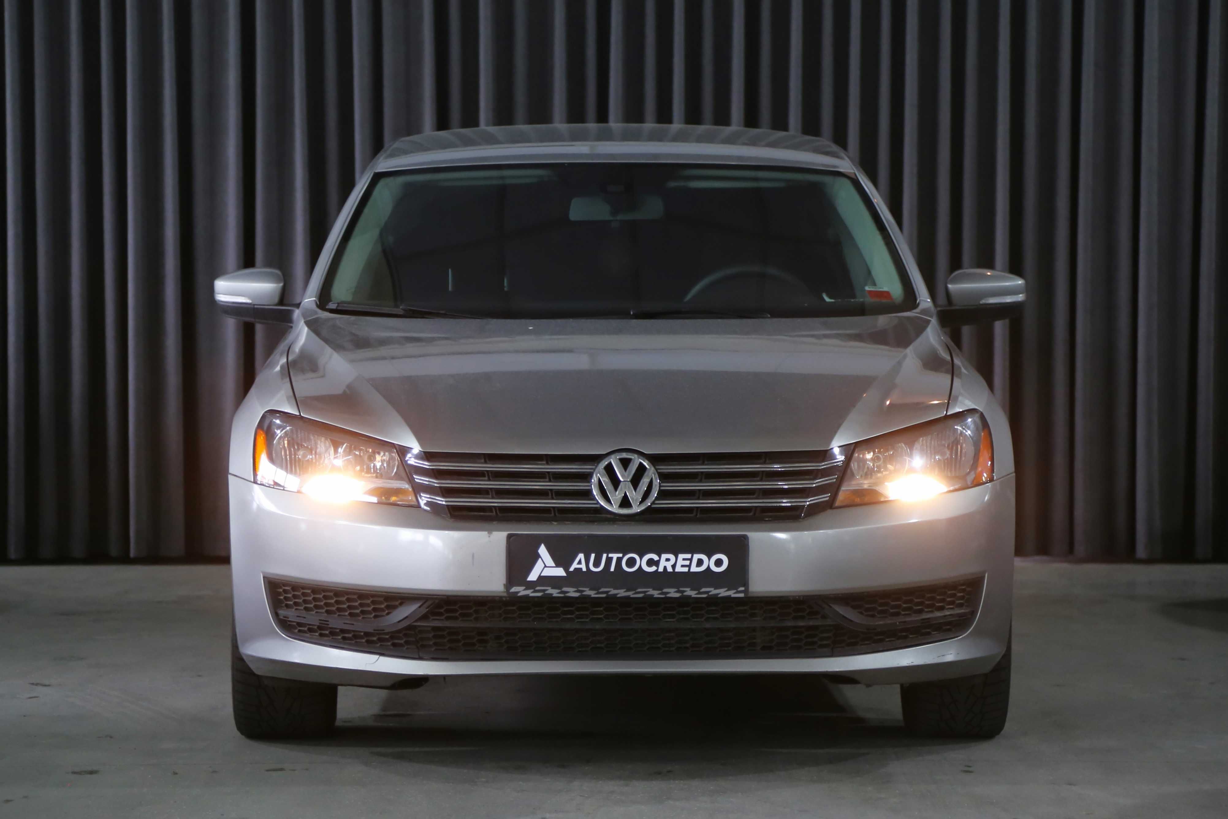 Volkswagen Passat 2012 року