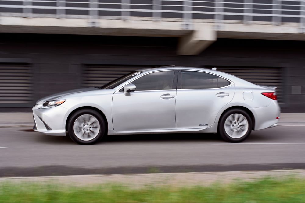 Продам Lexus ES300h 2,5 газ/бензин/гібрид 2014р обслужений, рест look