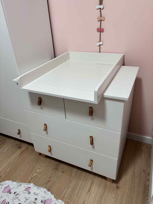 Łóżeczko i komoda dziecięca NOAH firmy KLUPŚ + materac FIKI MIKI