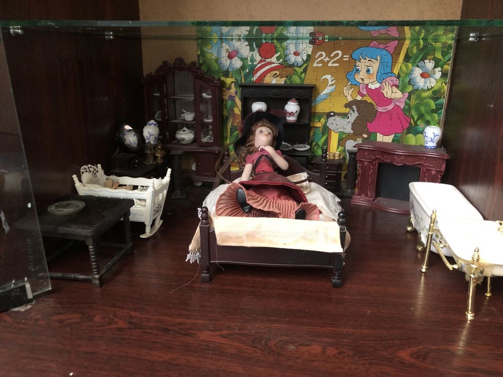 Миниатюры антикварных кукольных домиков
