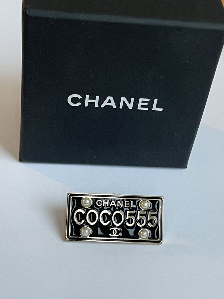 Брожка Chanel