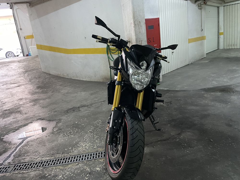 Mota Yamaha FZ-8 2013