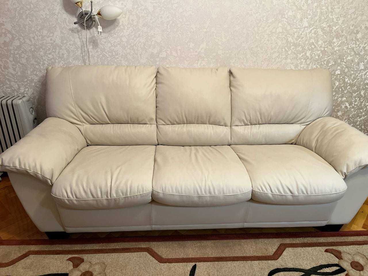 Итальянский кожаный диван ITALSOFA. Раскладной. Молочно-бежевый