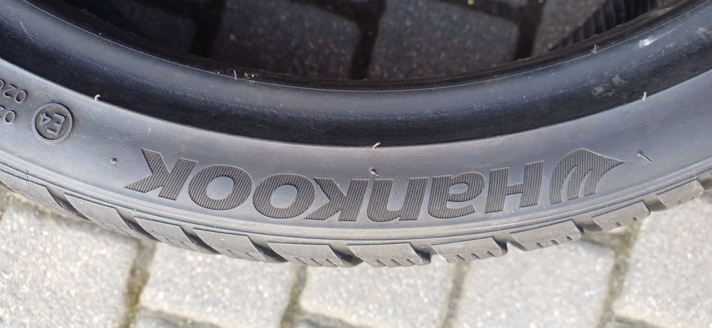 235/35R19 91W HANKOOK , komplet używanych opon zimowych.