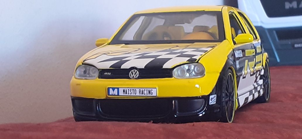 Volkswagen Golf R32 custom (1/24)