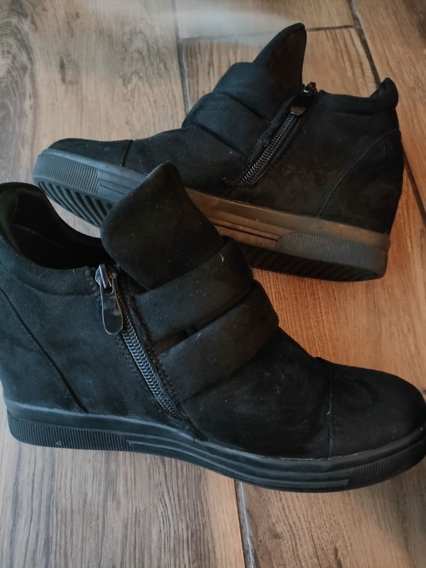 Buty z ukrytą koturną czarne rozmiar 39