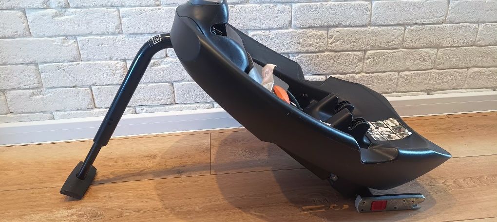 Fotelik z baza Cybex Q-fix