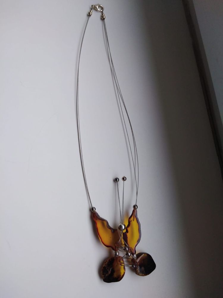 Naszyjnik srebrny z bursztynem motyl