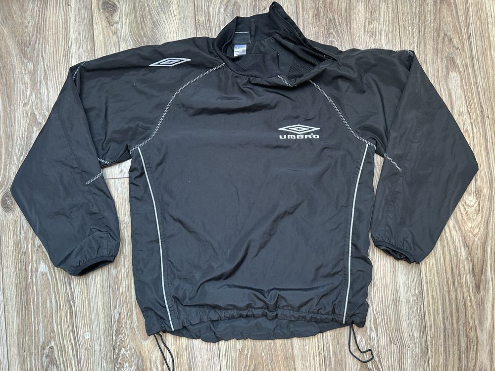 Kurtka wiatrówka kangurka - marki: UMBRO ; rozmiar: 140