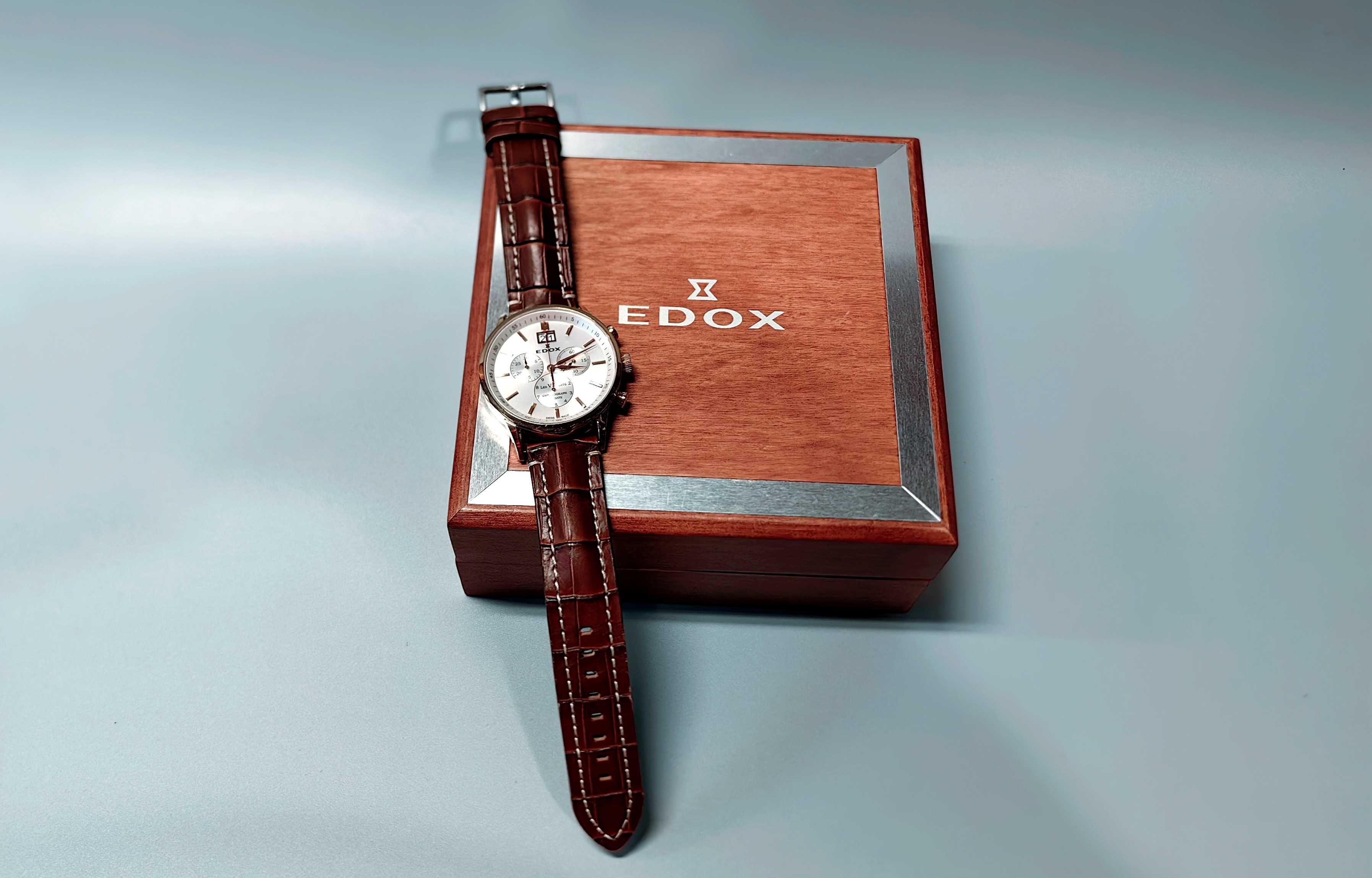Zegarek EDOX Les Vauberts Big Date Rose Gold PVD Chronograph Pudełko